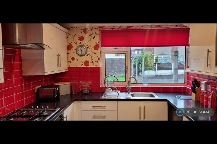 2 Bedroom Maisonette To Rent In Raven Avenue, Chadderton, Oldham, OL9