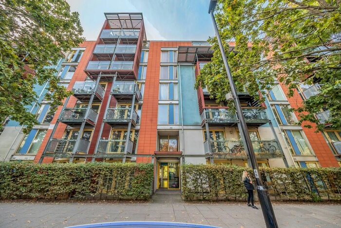 2 Bedroom Flat To Rent In West Parkside, Greenwich, SE10