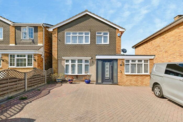 3 Bedroom Detached House For Sale In Wellington Road, Stevenage, Hertfordshire, SG2