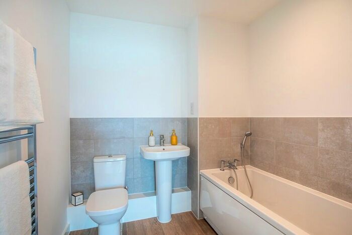 2 Bedroom Apartment To Rent In Centenary Plaza, Southampton, SO19