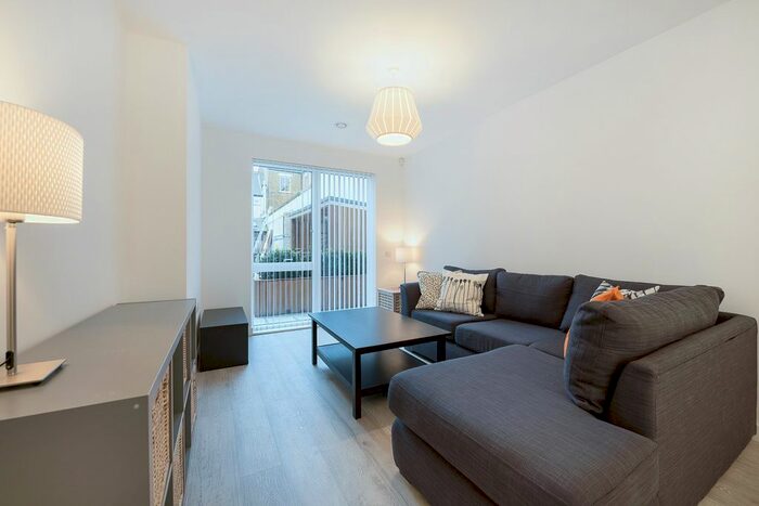 1 Bedroom Flat To Rent In Stableyard Apartments, Balham Hill, Balham, London SW12