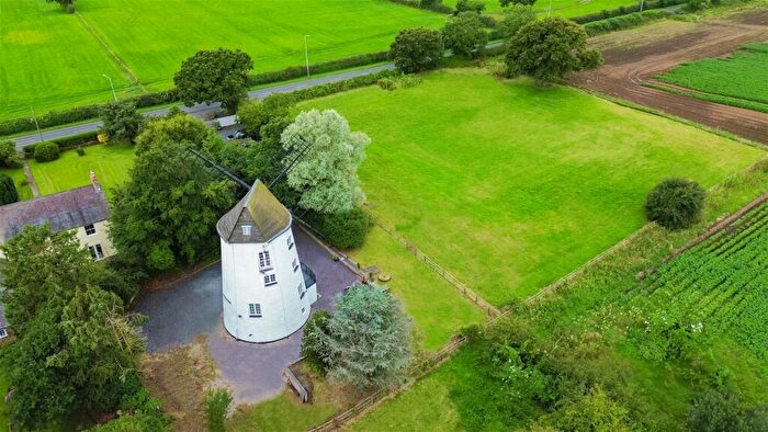 3 Bedroom Detached House For Sale In The Gibbett Windmill, CH1