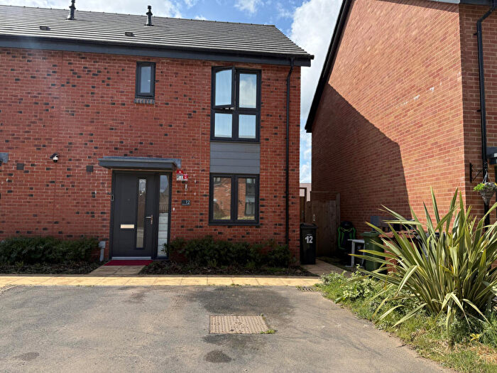 3 Bedroom Semi-Detached House For Sale In Rosewood Drive, Solihull, B90