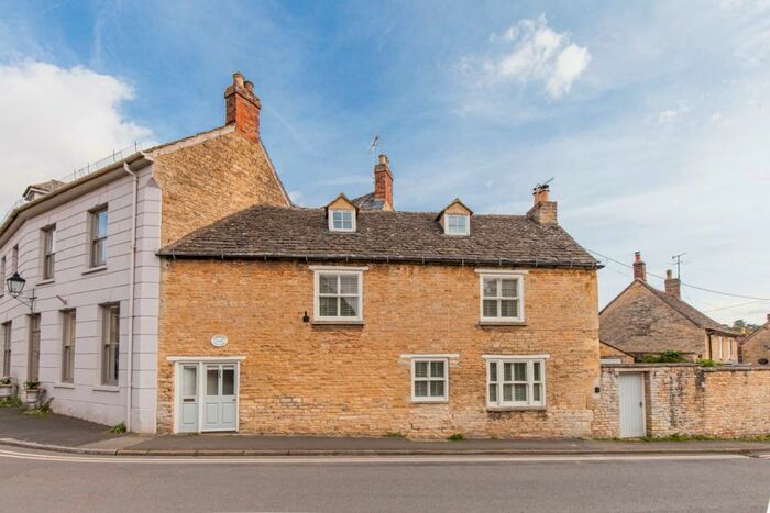2 Bedroom Cottage To Rent In Park Street, Charlbury, OX7