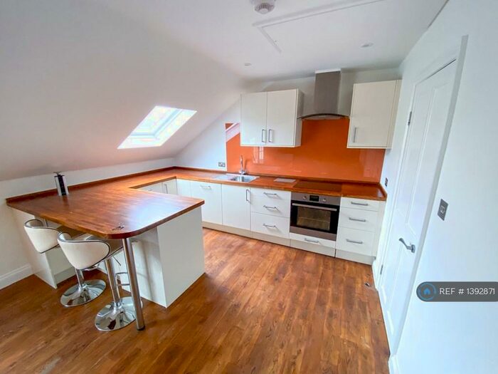 2 Bedroom Flat To Rent In Hanover Park, London, SE15