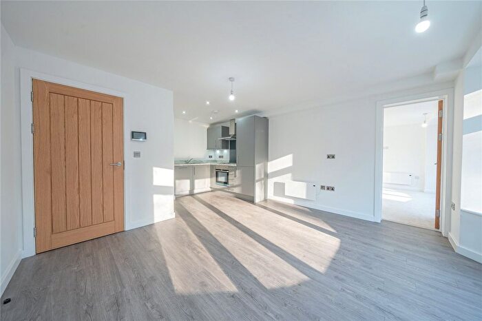 2 Bedroom Flat To Rent In Shinda House, Apartment, Grove Lane, Leeds, West Yorkshire, LS6