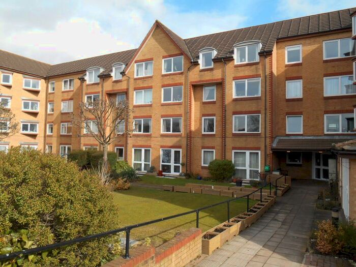 1 Bedroom Flat To Rent In Cassio Road, Watford, WD18