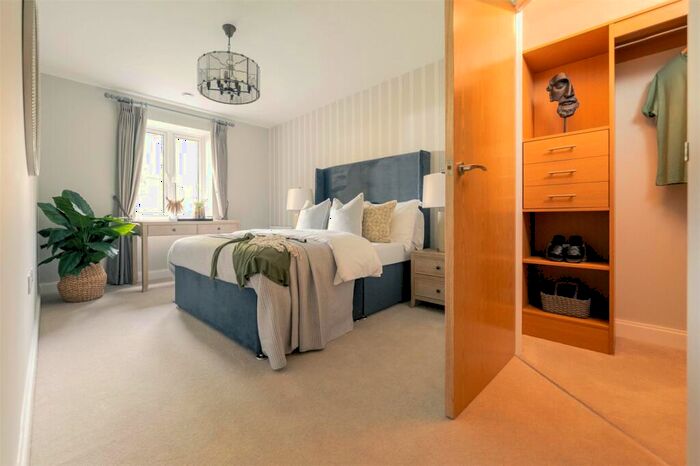 1 Bedroom Apartment For Sale In Outwood Lane, Chipstead, Coulsdon, Surrey, CR5
