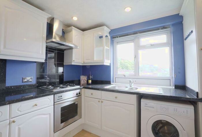 3 Bedroom Flat To Rent In Craven Road, Brighton, BN2