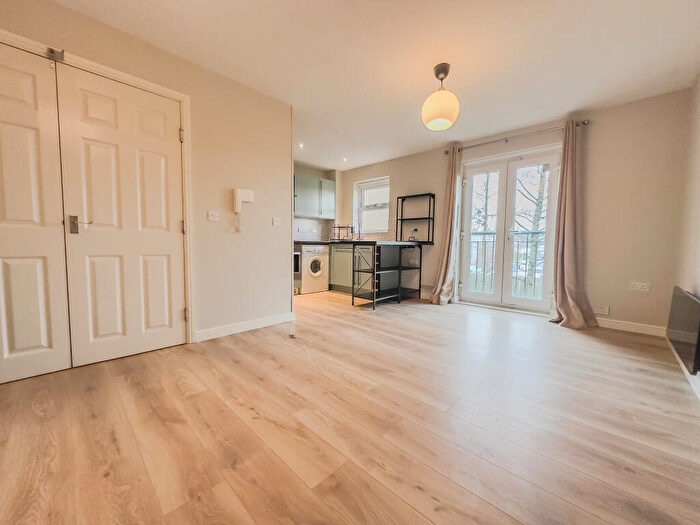 2 Bedroom Apartment To Rent In Whitehall Croft, Leeds, LS12