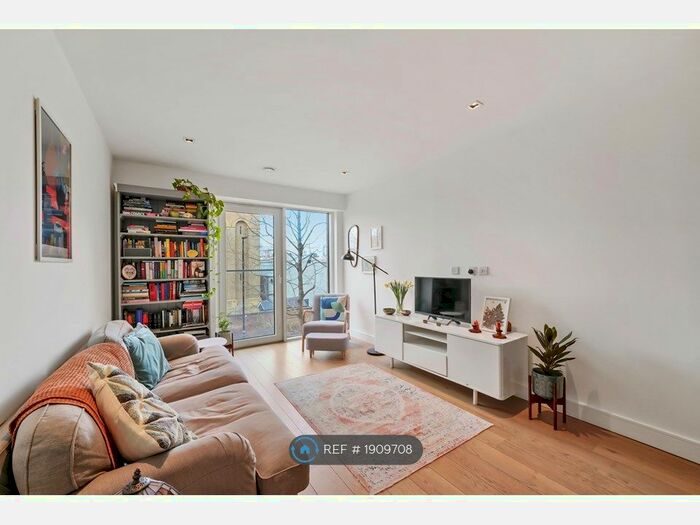 2 Bedroom Flat To Rent In Quayside House, Brentford, TW8