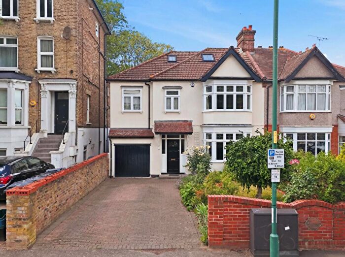 4 Bedroom House For Sale In Grosvenor Road, Wanstead, E11