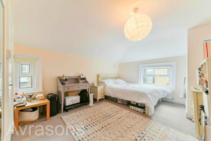 3 Bedroom Flat To Rent In Handforth Road, London, SW9
