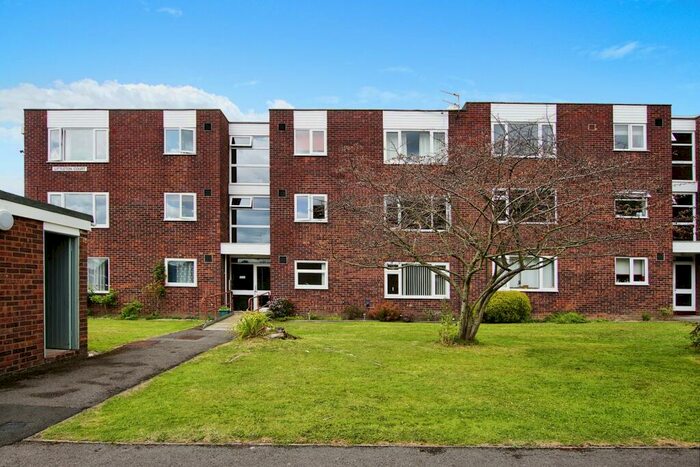 2 Bedroom Flat For Sale In Blakeney Road, Patchway, Bristol, BS34