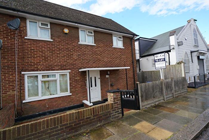 3 Bedroom Semi Detached House To Rent In Quebec Road, Tilbury, RM18