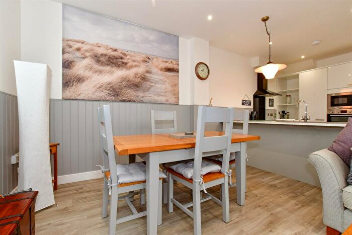 2 Bedroom Character Property For Sale In Newport Road, Apse Heath, Isle Of Wight, PO36