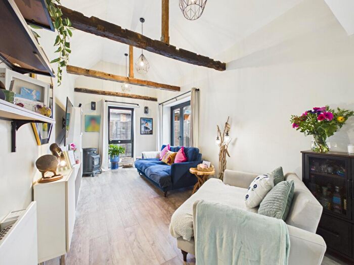 3 Bedroom Barn Conversion For Sale In Old Barn Old Grange Close, Calcot, Reading, RG31