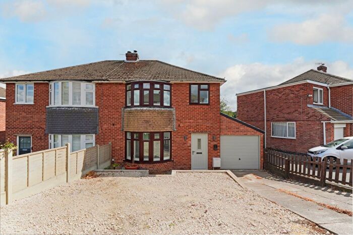 3 Bedroom Semi-Detached House To Rent In Windsor Drive, Wingerworth, S42