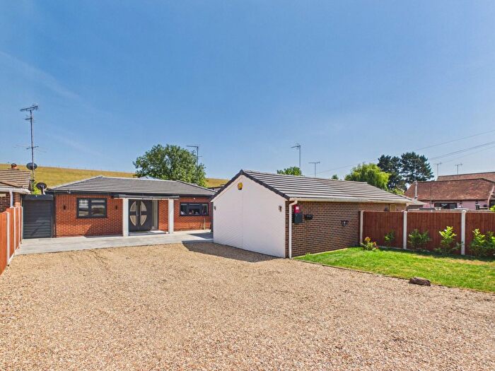 4 Bedroom Bungalow For Sale In Coppermill Road, Wraysbury, Berkshire, TW19