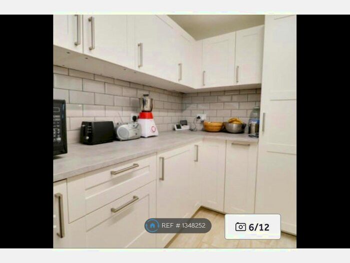 2 Bedroom Flat To Rent In Atkins Close, Cambridge, CB4