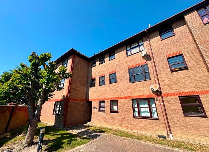 2 Bedroom Flat To Rent In Hanbury Gardens, Highwoods, Colchester, CO4