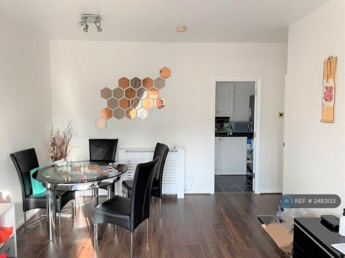 2 Bedroom Flat To Rent In Birchmere Lodge, Bermondsey, SE16