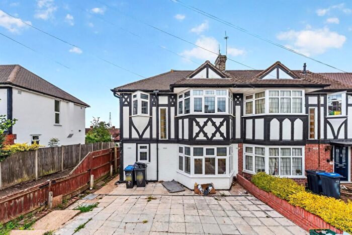 3 Bedroom End Of Terrace House For Sale In Kingsbridge Road, Morden, SM4