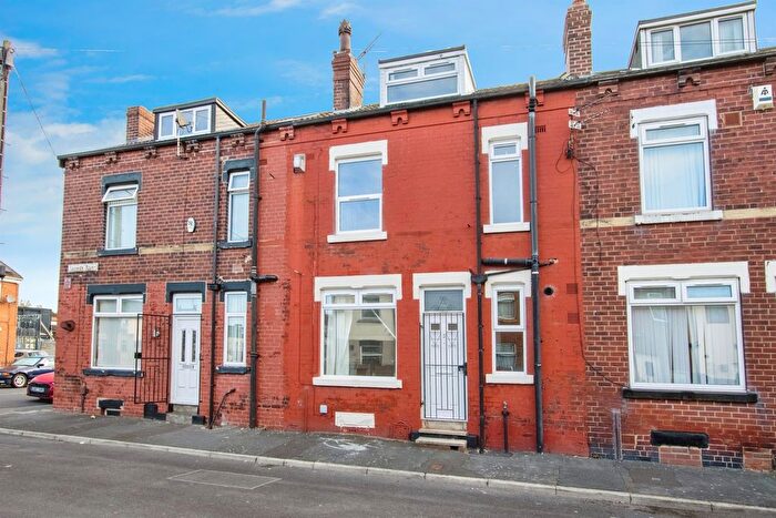 2 Bedroom Terraced House For Sale In Skelton Mount, Leeds, LS9