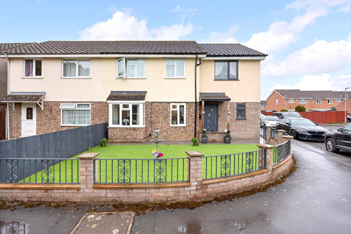 4 Bedroom Semi-Detached House For Sale In Rambler Close, Trowbridge, BA14