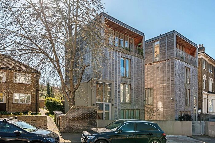 2 Bedroom Flat For Sale In Geoffrey Road, Brockley, SE4