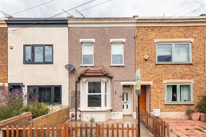 2 Bedroom House For Sale In Maybank Road, South Woodford, E18