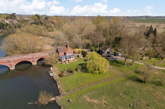 4 Bedroom Detached House For Sale In Bridge House, Clifton Hampden, OX14