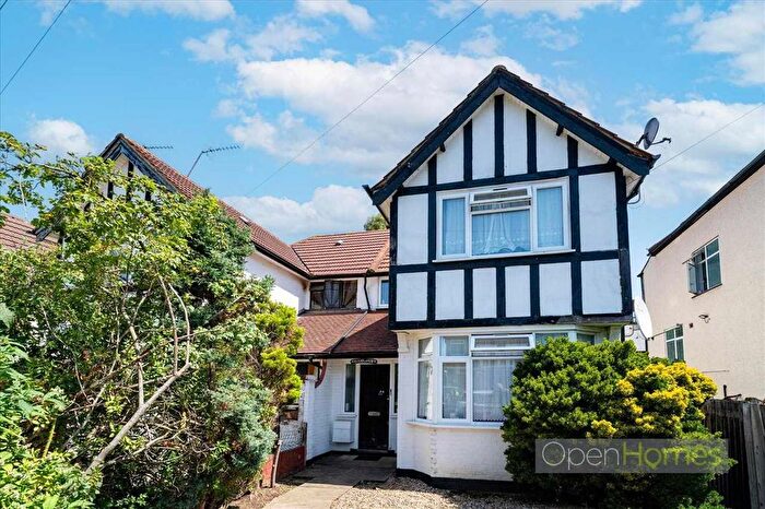 3 Bedroom Semi-Detached House For Sale In Evelyn Avenue, Kingsbury, NW9