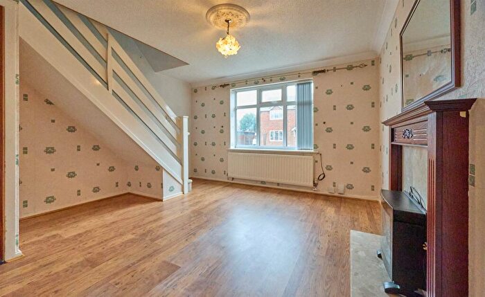 2 Bedroom Semi-Detached House For Sale In Severn Avenue, Hinckley, LE10