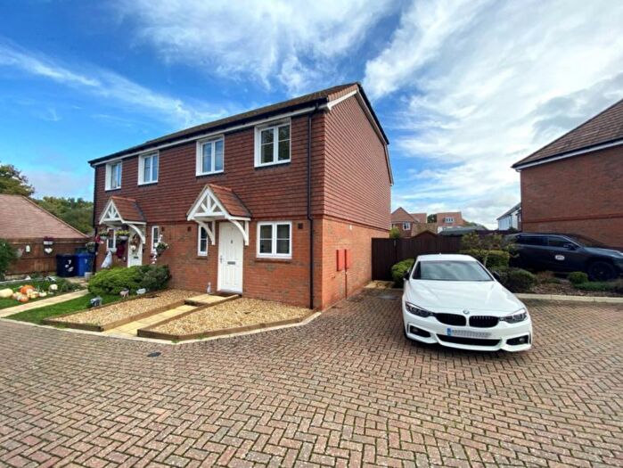 3 Bedroom Property For Sale In Moorhen Close, Blackwater, Camberley, GU17