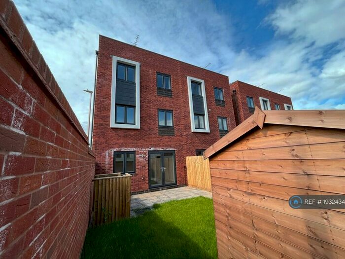 5 Bedroom Semi-Detached House To Rent In Bayley Place, Exeter, EX1