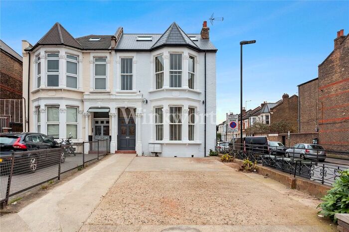 2 Bedroom Flat To Rent In Green Lanes, London, N8