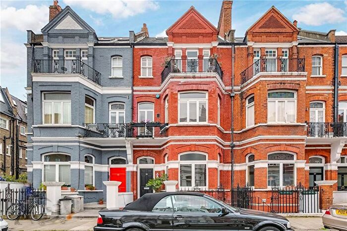 2 Bedroom Flat To Rent In Castletown Road, West Kensington, W14
