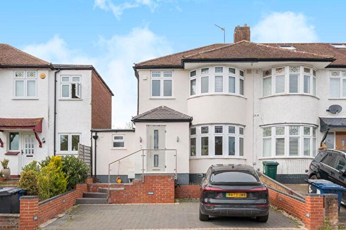 3 Bedroom Terraced House For Sale In Grange Avenue, Barnet, EN4