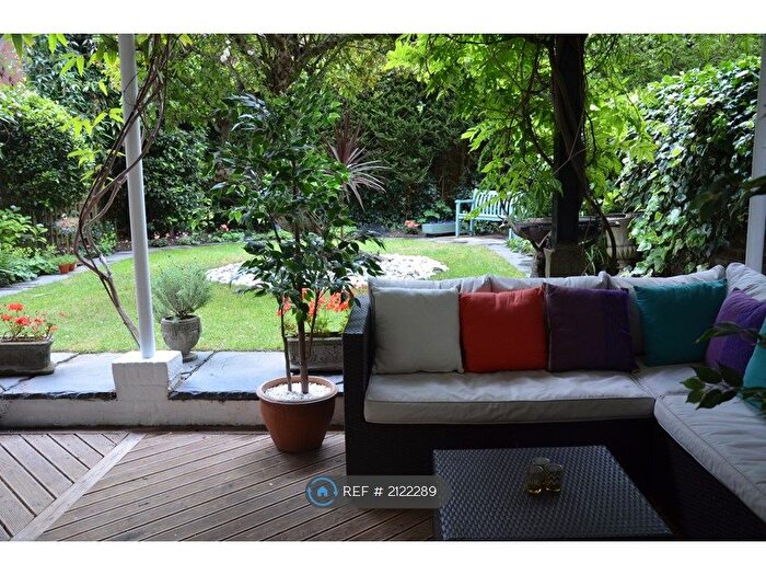 3 Bedroom Flat To Rent In Belsize Park Gardens, London, NW3