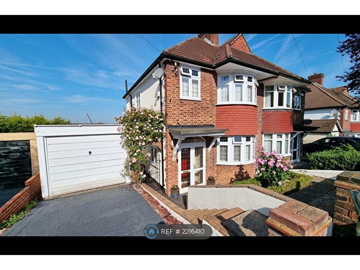 3 Bedroom Semi Detached House To Rent In Heatherbank, London, SE9
