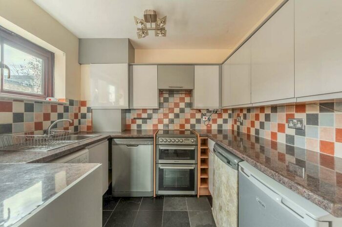 1 Bedroom Flat To Rent In Oakwood Court, Harrow, HA1
