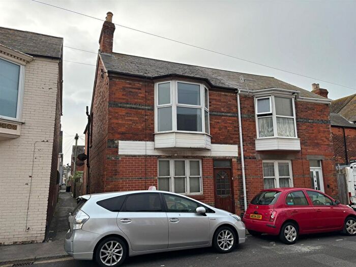 1 Bedroom Flat To Rent In Brownlow Street, Weymouth, DT4