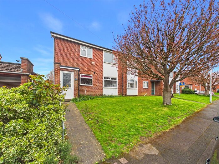 2 Bedroom Maisonette For Sale In Southfield Road, Gloucester, Gloucestershire, GL4