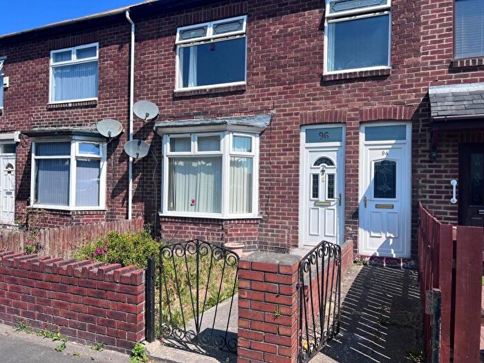 3 Bedroom Flat To Rent In Wellington Road, Gateshead, NE11