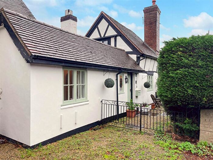 3 Bedroom Cottage For Sale In Cleobury Road, Bewdley, Worcestershire, DY12