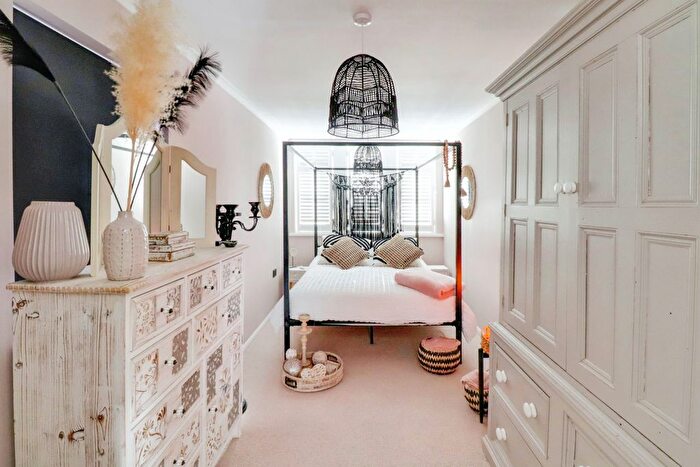 4 Bedroom Detached House For Sale In Clifton Avenue, Benfleet, SS7