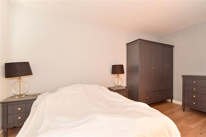 1 Bedroom Flat For Sale In Mill Bay Lane, Horsham, West Sussex, RH12