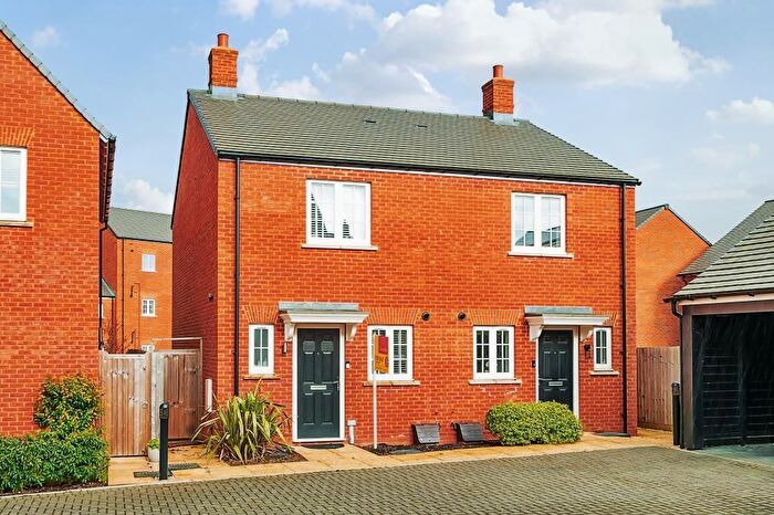 2 Bedroom Semi-detached House For Sale In Banbury, Oxfordshire, OX16