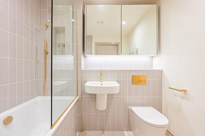 1 Bedroom Flat To Rent In Selbourne Road, Walthamstow, E17